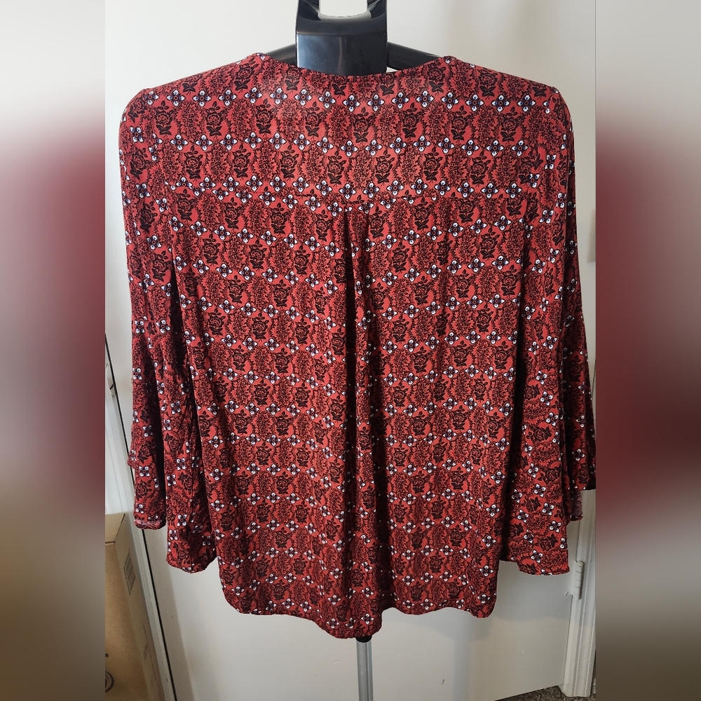 Red Floral Women's Top - Picture 4 of 7